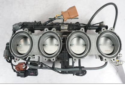 Vänster sida på Spjällhus från en Kawasaki ZX-10R -2008 motorcykel.