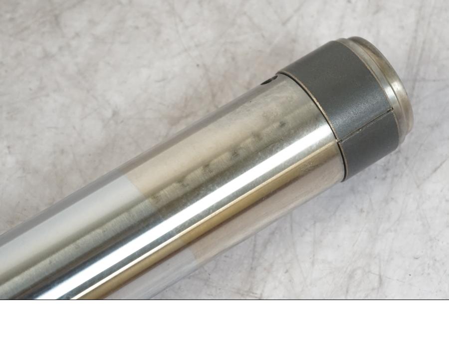 Snett nerifrån på Gaffelben från en Yamaha XV 1100 -1988 motorcykel.