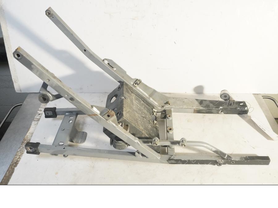 Vänster sida på Bakram från en KTM 625 SXC -2004 motorcykel.