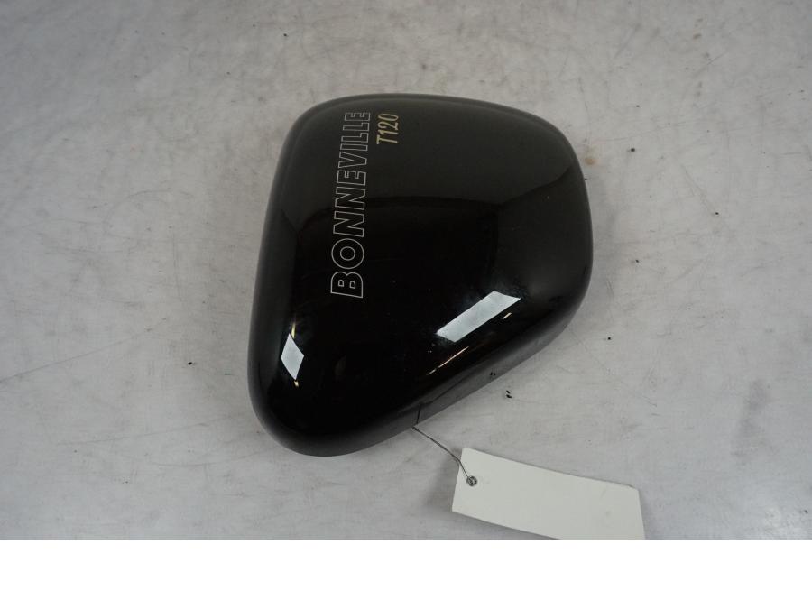 Vänster sida på Sidopanel från en Triumph Bonneville T120 -2021 motorcykel.