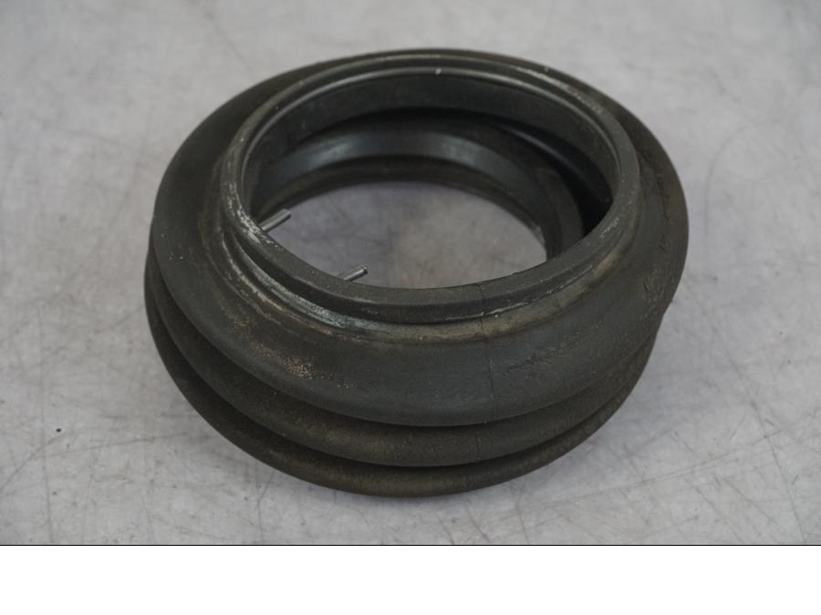 Baksidan på Drivknut Damask från en BMW R 1100 GS -1998 motorcykel.