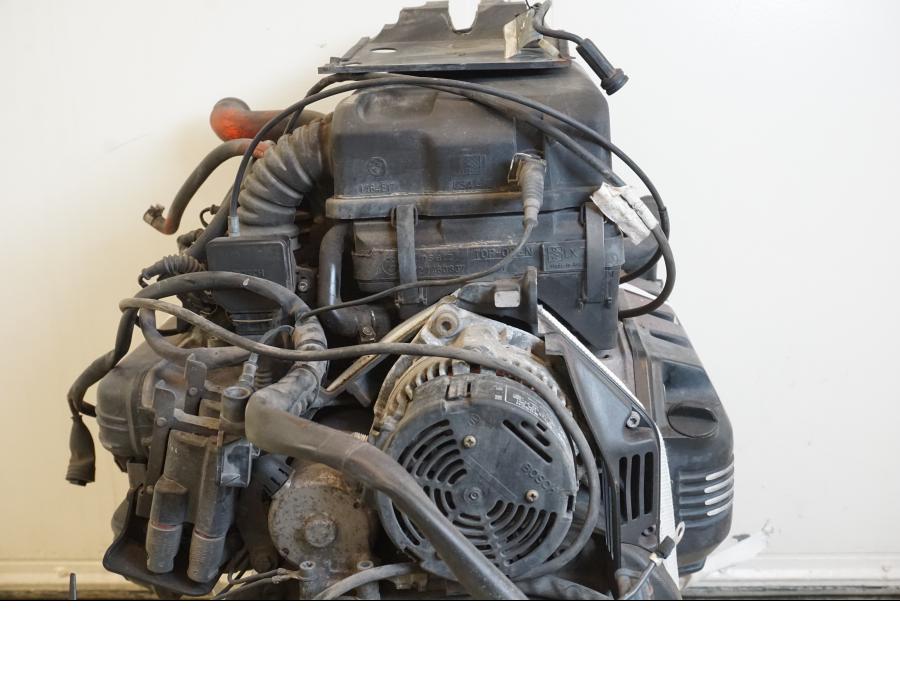 Snett uppifrån på Motor från en BMW K 1100 LT -1999 motorcykel.