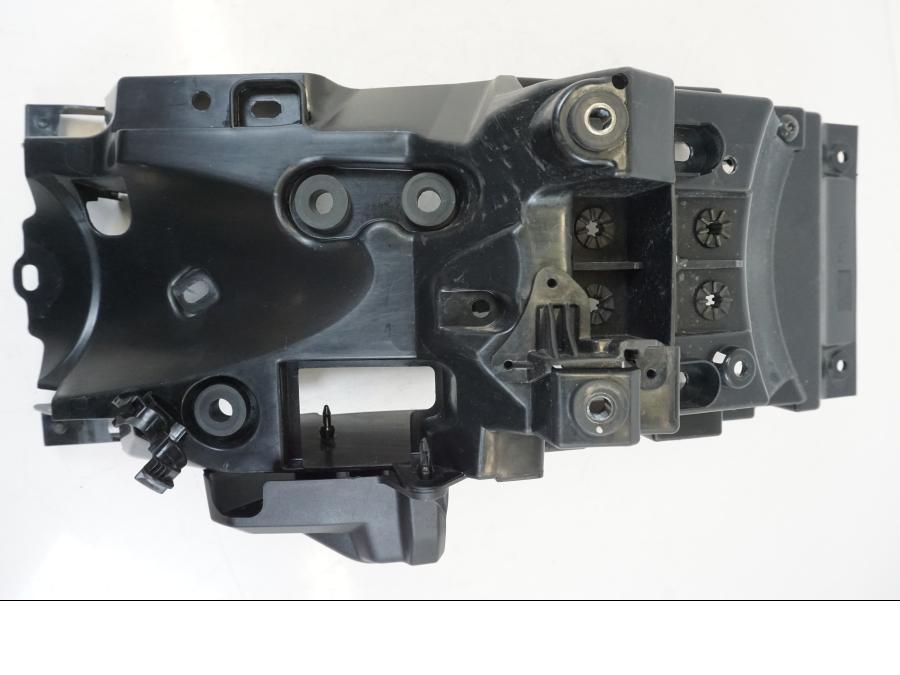 Extrabild3 på Batterihållare från en Yamaha MT-09 -2021 motorcykel.