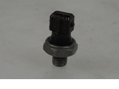 Framsidan på Oljetryckgivare från en BMW F 800 GS -2009 motorcykel.