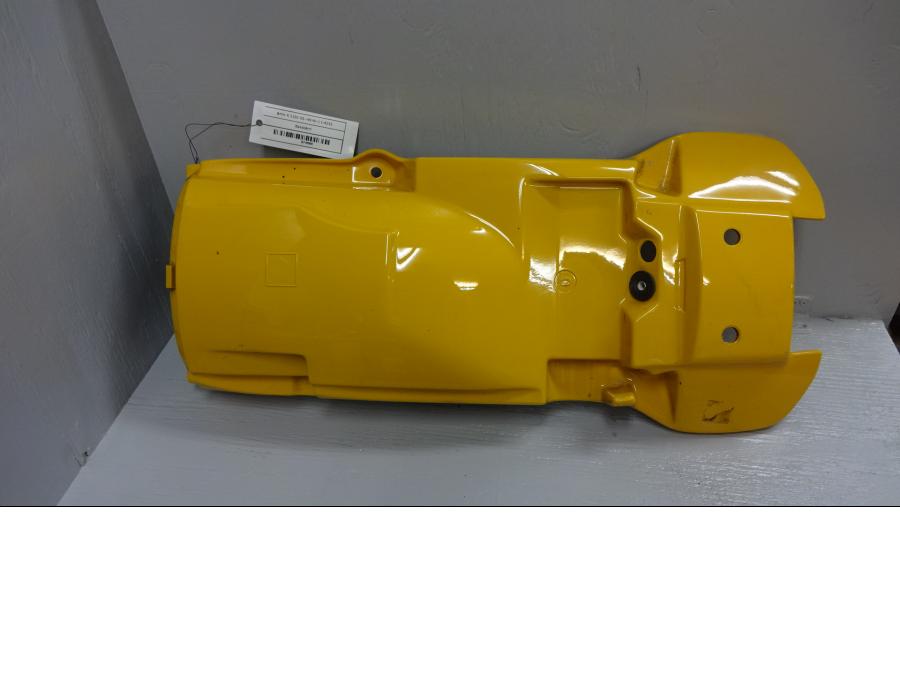 Framsidan på Bakskärm från en BMW R 1150 GS -1999 motorcykel.