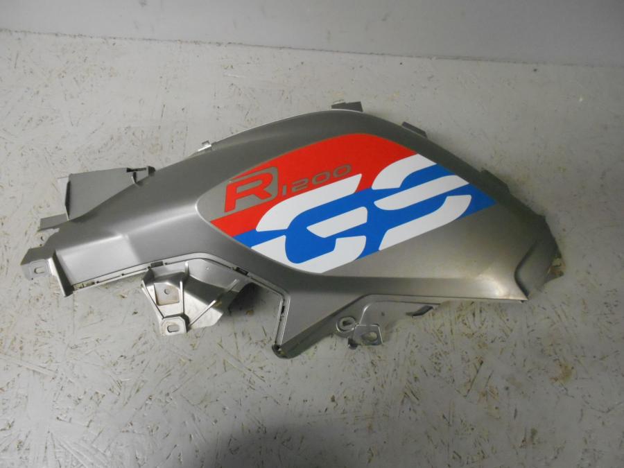 Framsidan på Bensintankskåpa från en BMW R 1200 GS -2016 motorcykel.