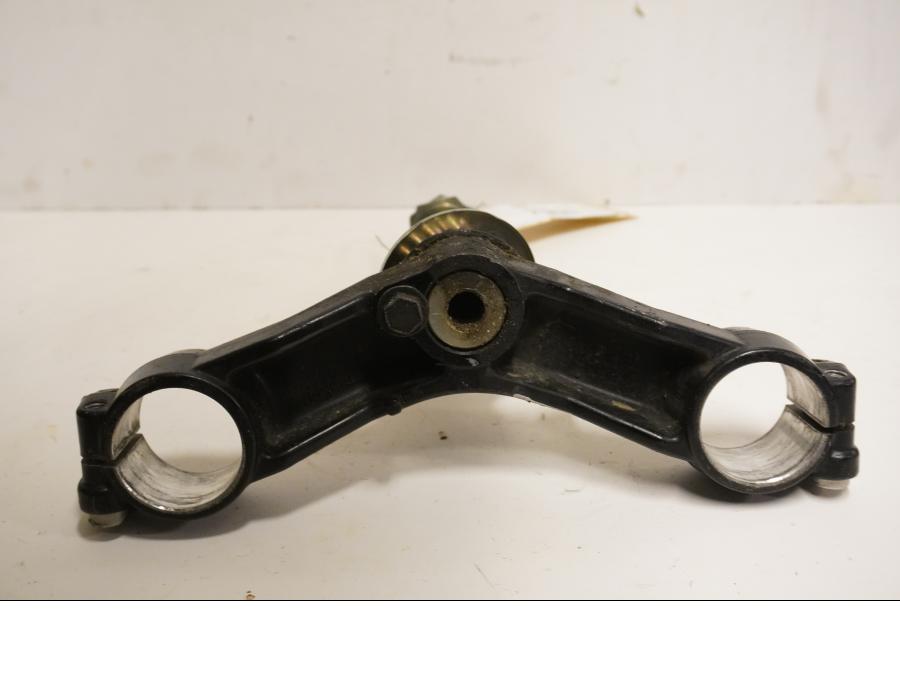 Baksidan på Gaffelkrona från en Triumph TT 600 -2000 motorcykel.