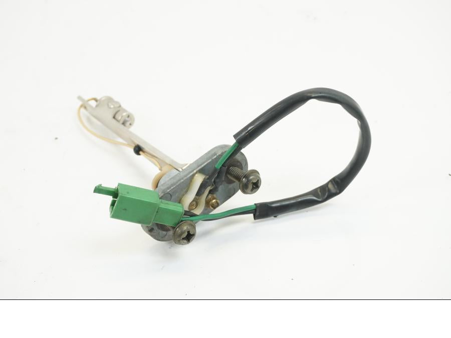 Baksidan på Bensinmätare från en Yamaha YZF R6 -1999 motorcykel.