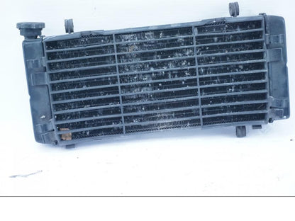 Höger sida på Vattenkyl från en Honda VFR 750 -1992 motorcykel.