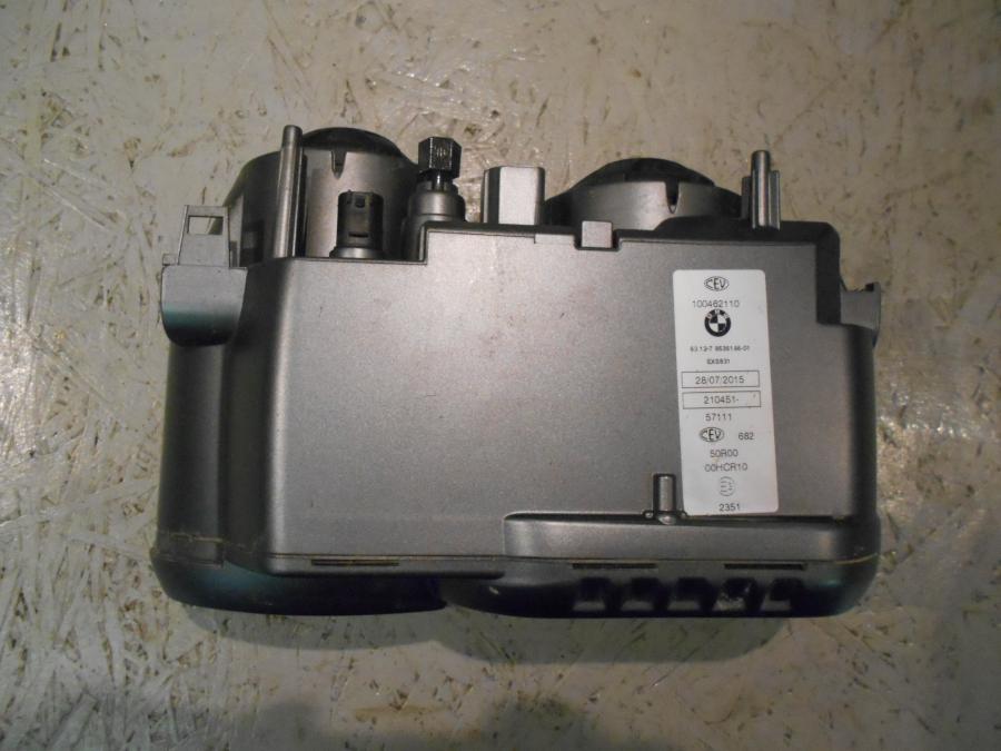 Höger sida på Strålkastare från en BMW K 1300 R -2009 motorcykel.