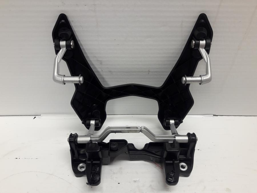 Baksidan på Vindrutefäste från en BMW R 1250 RS -2020 motorcykel.