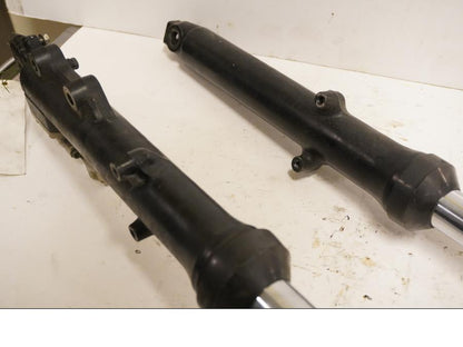 Snett nerifrån på Gaffelpaket från en Suzuki GSX 400 -1984 motorcykel.