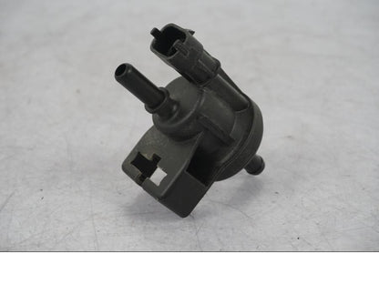 Höger sida på Fuel Evap System från en KTM 1290 Super Adventure R -2018 motorcykel.