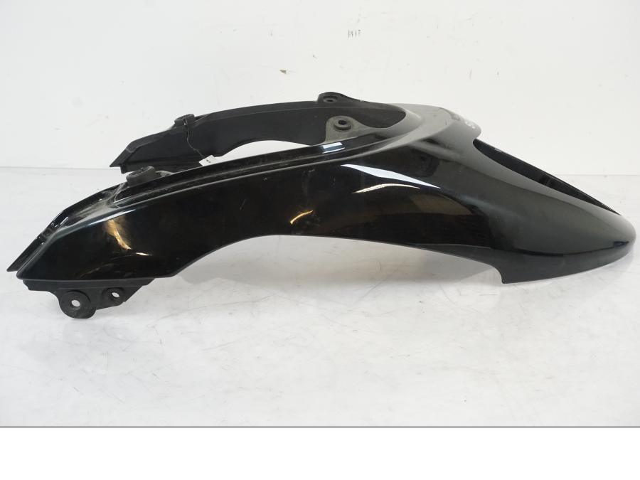 Snett nerifrån på Bakvinge från en Suzuki VZR 1800 -2009 motorcykel.