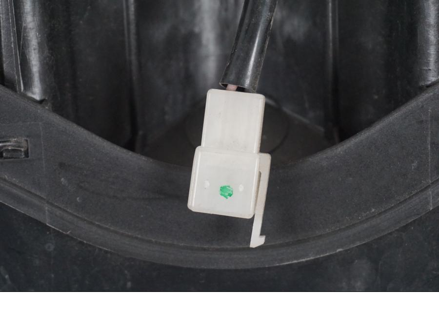 Extrabild4 på Strålkastare från en Suzuki SV 650 -1999 motorcykel.