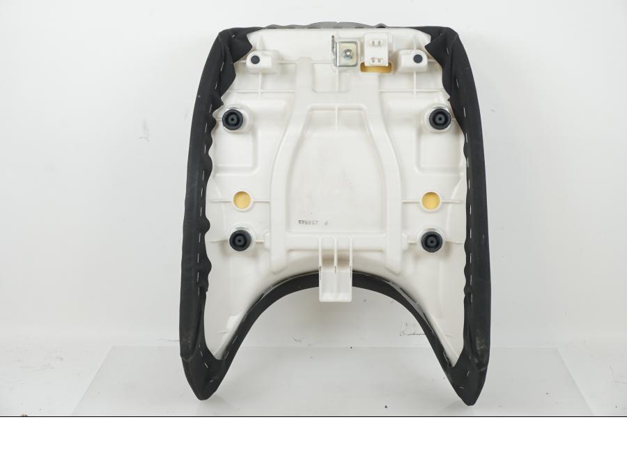 Snett uppifrån på Sadel från en Yamaha FJR 1300 -2013 motorcykel.