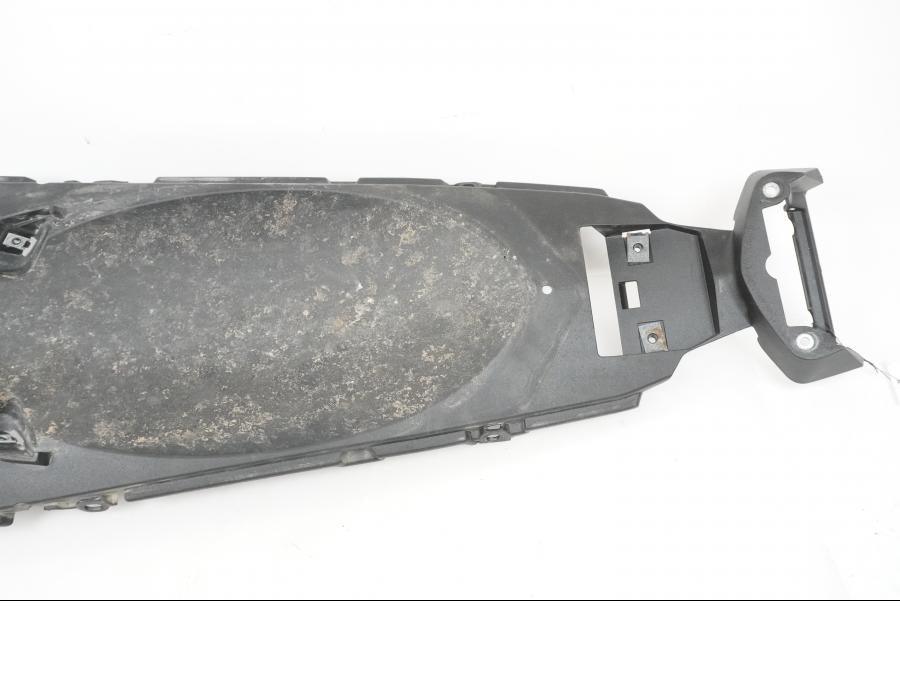 Höger sida på Undertail från en KTM 1290 Super Adventure S -2022 motorcykel.