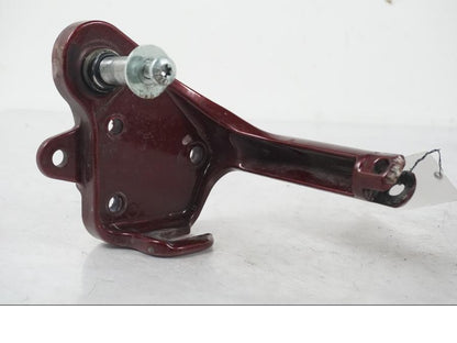 Framsidan på Fotpinnefäste från en H-D Softail FXCW Rocker -2008 motorcykel.