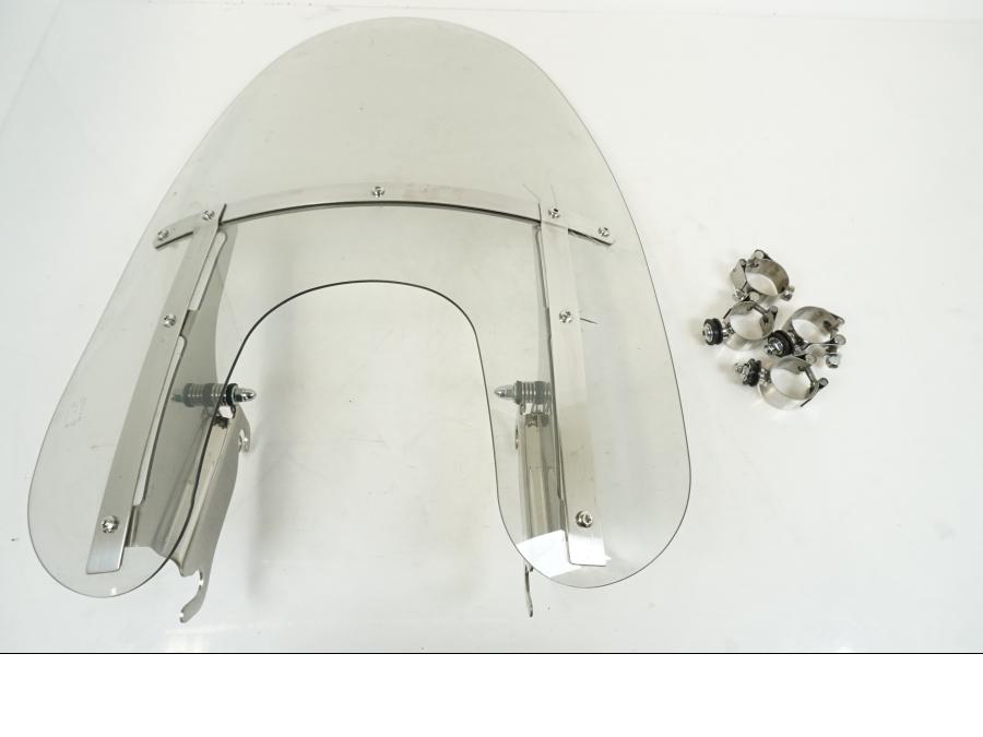 Framsidan på Vindruta från en H-D Dyna Switchback FLD -2005 motorcykel.