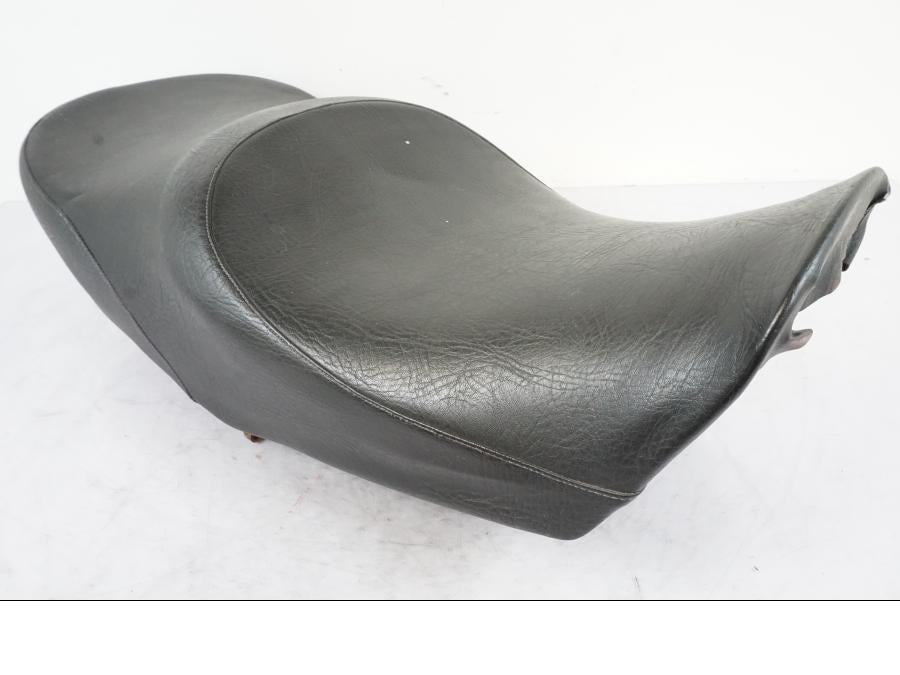 Framsidan på Sadel från en BMW K 1100 LT -1999 motorcykel.