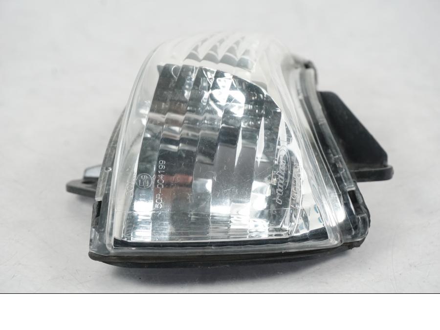 Höger sida på Blinkers från en Kawasaki ER-6N ABS -2010 motorcykel.