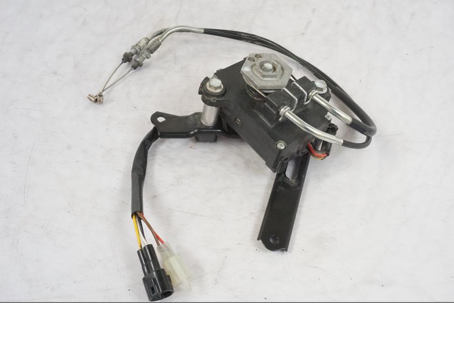 Framsidan på Avgasspjällmotor från en Suzuki GSX-S 1000 -2017 motorcykel.