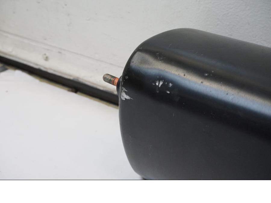 Snett nerifrån på Ljuddämpare från en Suzuki GSX 1300 R -2009 motorcykel.