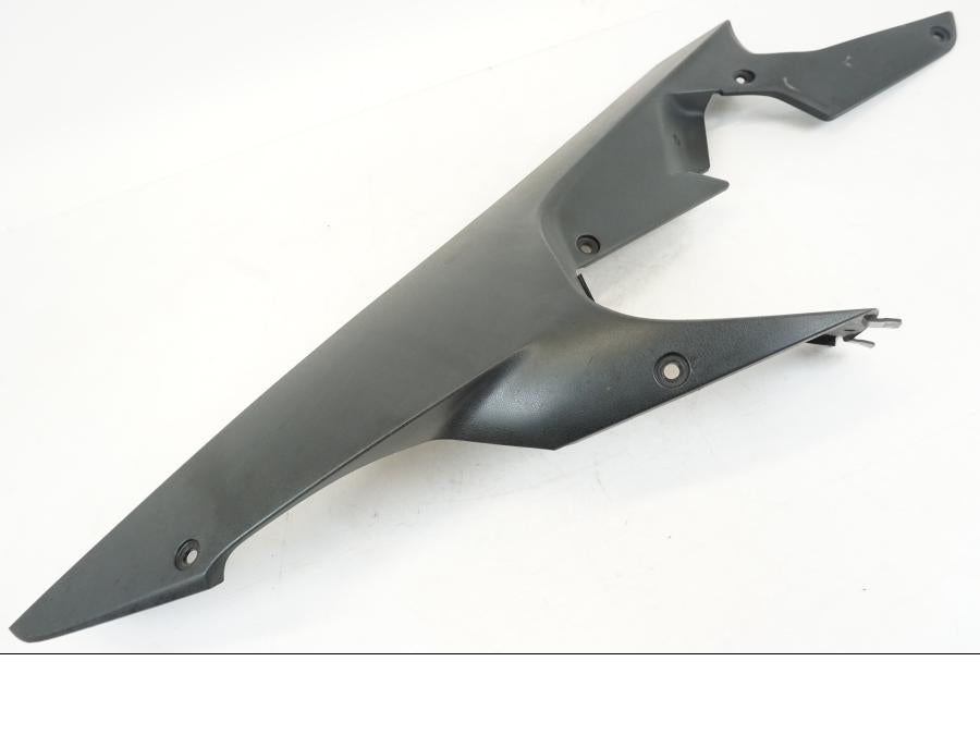 Höger sida på Magkåpa från en Honda ST 1300 -2002 motorcykel.