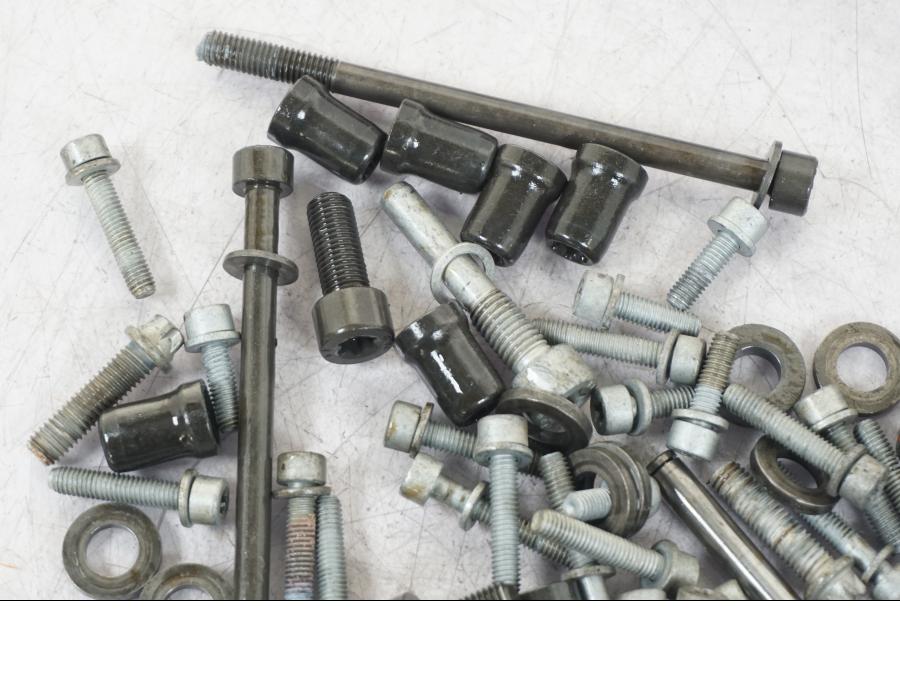 Snett uppifrån på Skruv / Mutter etc från en BMW R 1200 GS -2017 motorcykel.