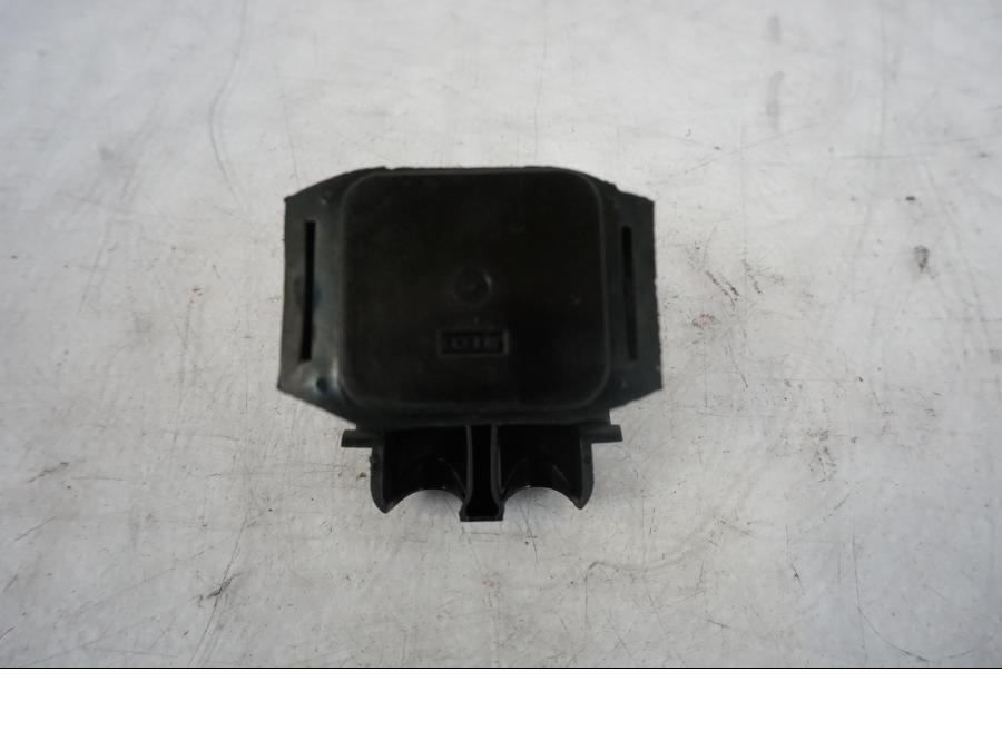 Vänster sida på Startrelä från en KTM 1290 Super Duke R -2023 motorcykel.