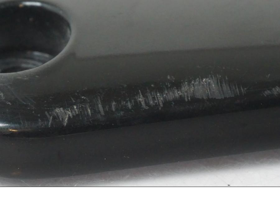 Snett nerifrån på Blinkersfäste från en H-D Street Glide FLHX -2012 motorcykel.