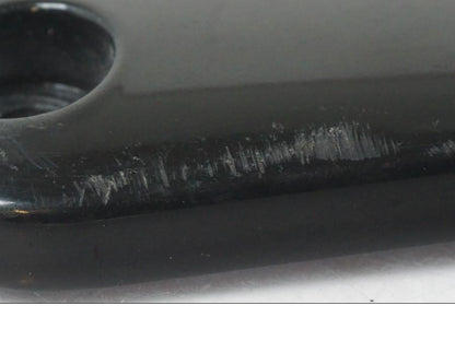 Snett nerifrån på Blinkersfäste från en H-D Street Glide FLHX -2012 motorcykel.