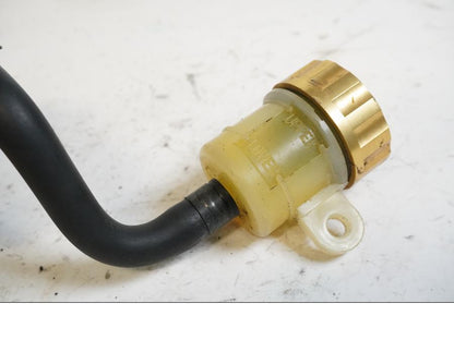 Baksidan på Bromshuvudcylinder från en Triumph Daytona 675 -2010 motorcykel.