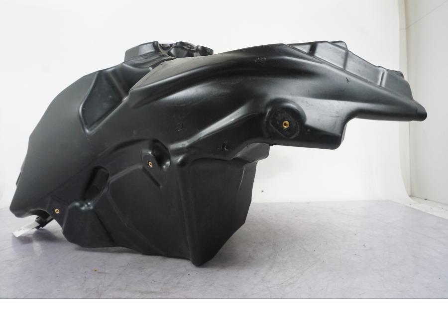 Baksidan på Bensintank från en Ducati Multistrada V4 -2024 motorcykel.