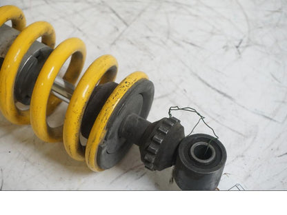 Baksidan på Stötdämpare från en Yamaha YZF R6 -2000 motorcykel.