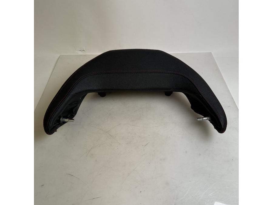 Framsidan på Ryggstöd från en Yamaha V-Max 1700 -2010 motorcykel.