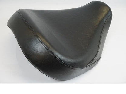 Höger sida på Sadel från en Yamaha XV 1900 -2015 motorcykel.