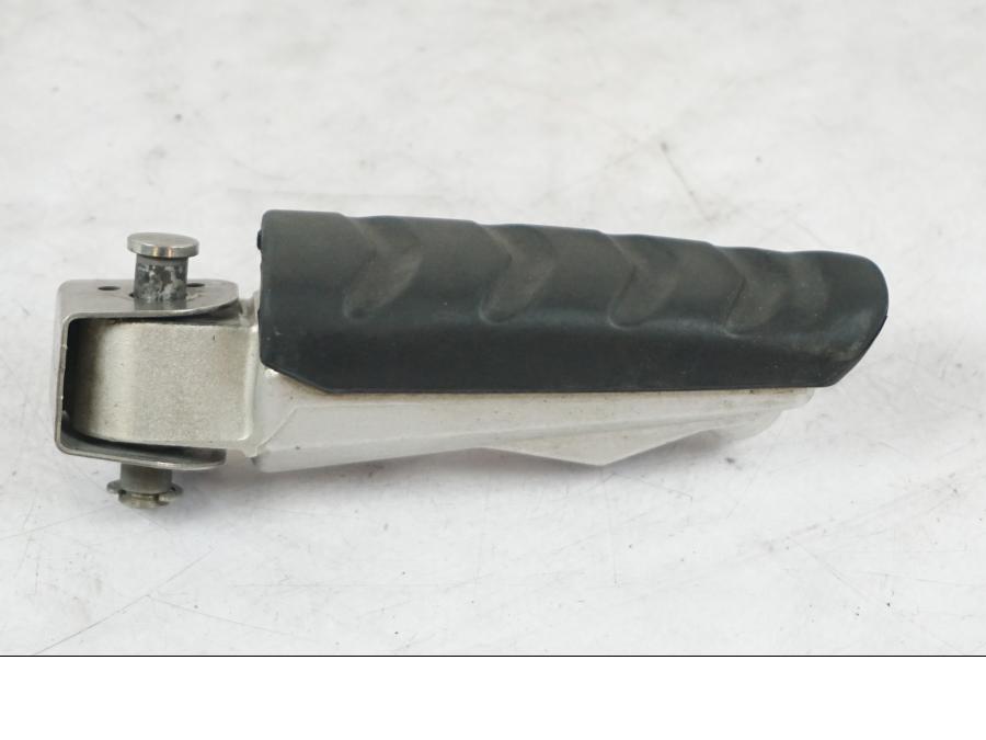 Framsidan på Fotpinne från en BMW R 1200 R -2007 motorcykel.