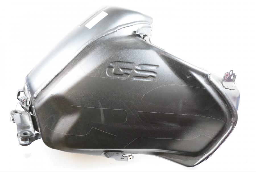 Baksidan på Bensintank från en BMW R 1250 GSA -2021 motorcykel.