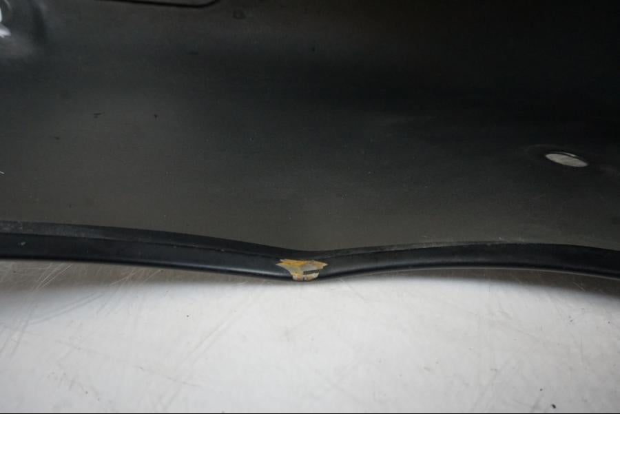 Snett nerifrån på Framskärm från en H-D FLHC -2018 motorcykel.