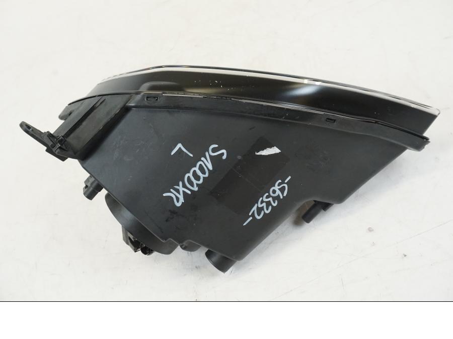 Vänster sida på Strålkastare från en BMW S 1000 XR -2014 motorcykel.