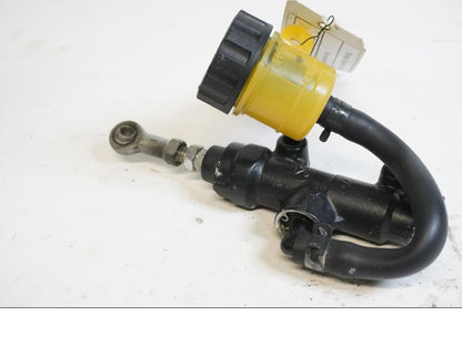 Framsidan på Bromshuvudcylinder från en Triumph Daytona 675 -2009 motorcykel.