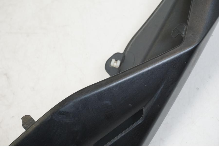 Baksidan på Bakvinge från en Aprilia Tuono V4R -2011 motorcykel.