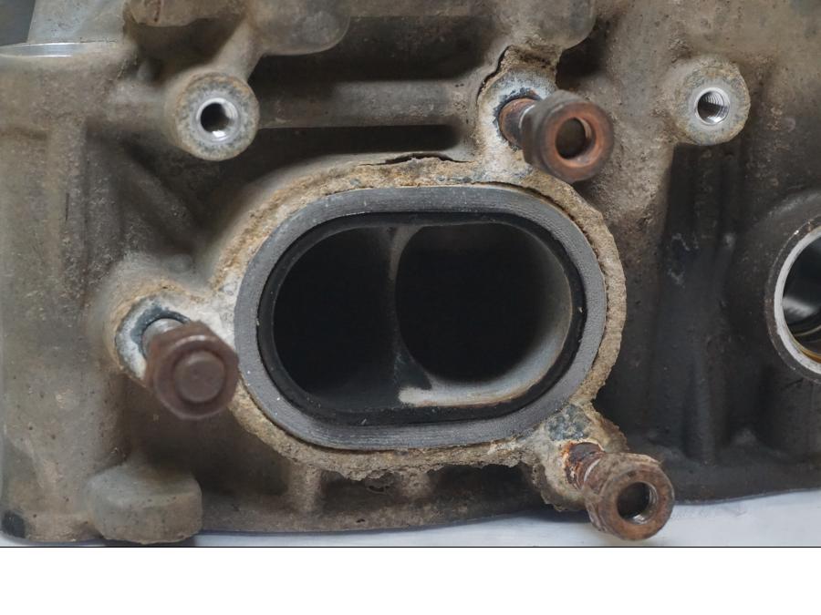 Extrabild2 på Topplock från en KTM 1190 Adventure -2015 motorcykel.