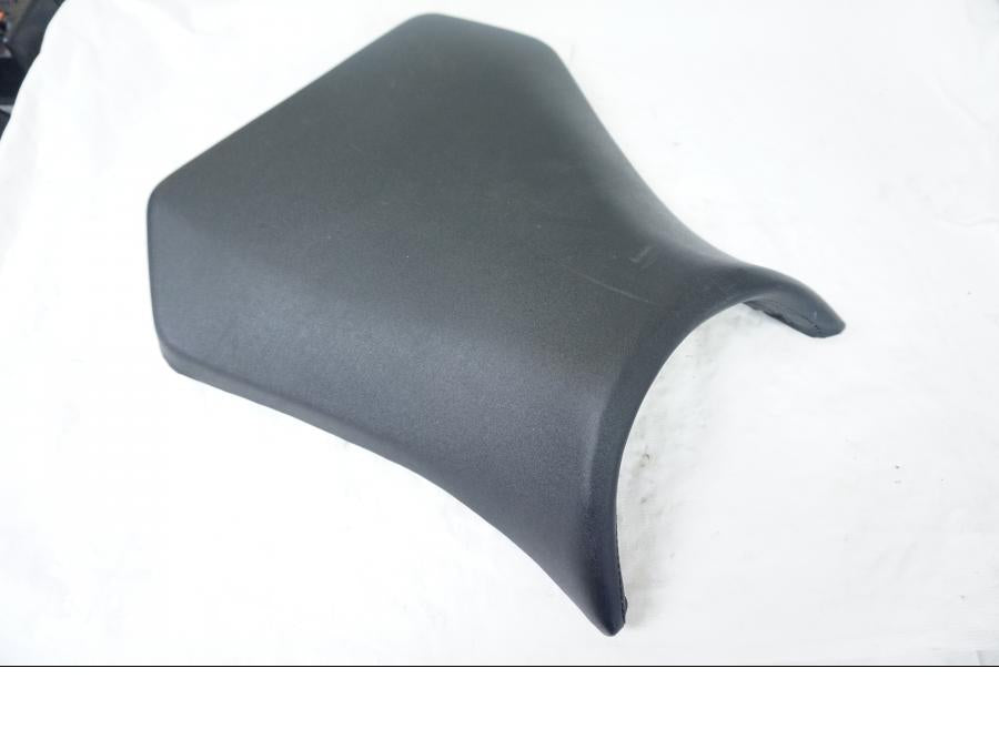 Framsidan på Sadel från en Yamaha YZF 1000 R1 -2001 motorcykel.