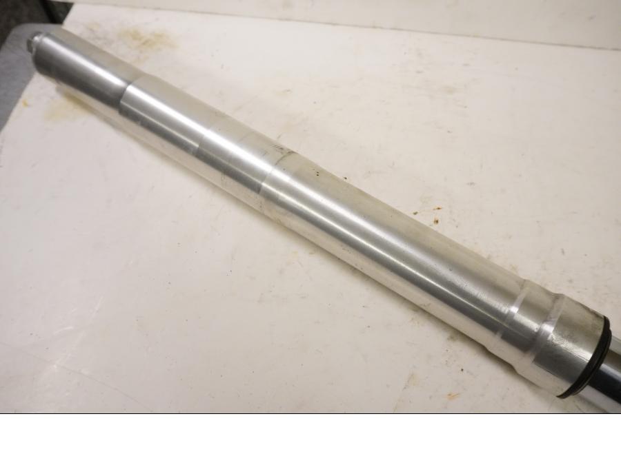 Höger sida på Gaffelben från en Suzuki GSX-R 750 -1999 motorcykel.