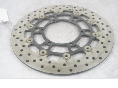 Höger sida på Bromsskiva från en BMW F 700 GS -2014 motorcykel.