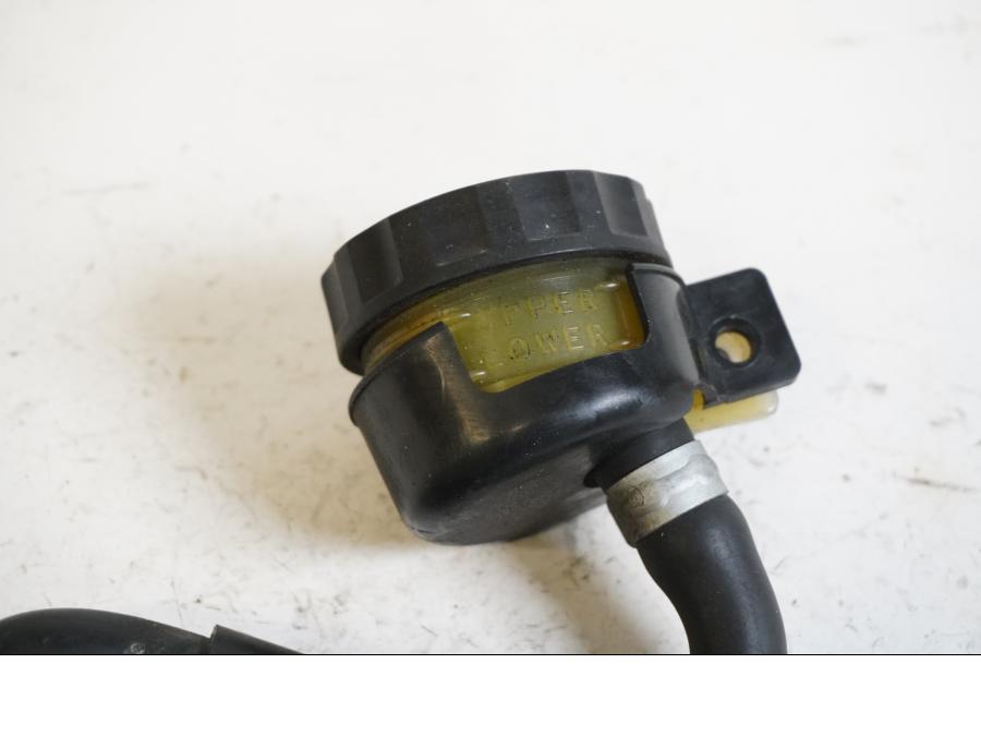 Höger sida på Bromshuvudcylinder från en Kawasaki ZR-X 1200 S -2001 motorcykel.