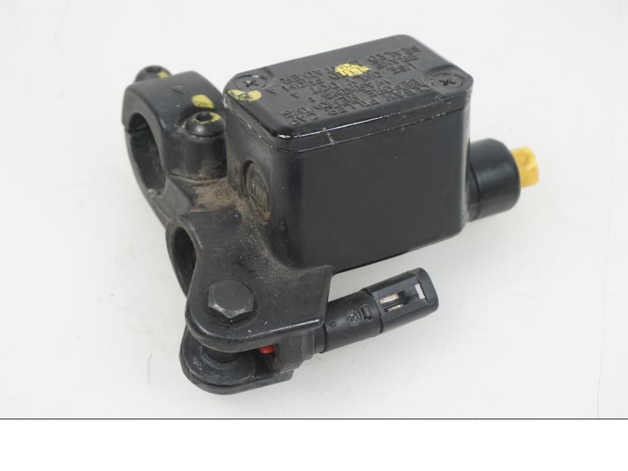 Framsidan på Bromshuvudcylinder från en Piaggio MP3 250 -2006 motorcykel.