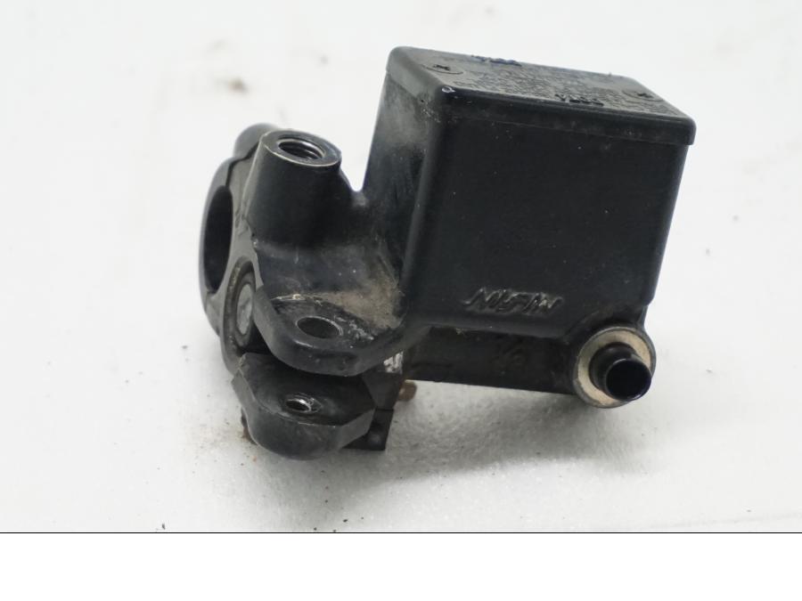 Framsidan på Bromshuvudcylinder från en Suzuki DR 650 -1996 motorcykel.